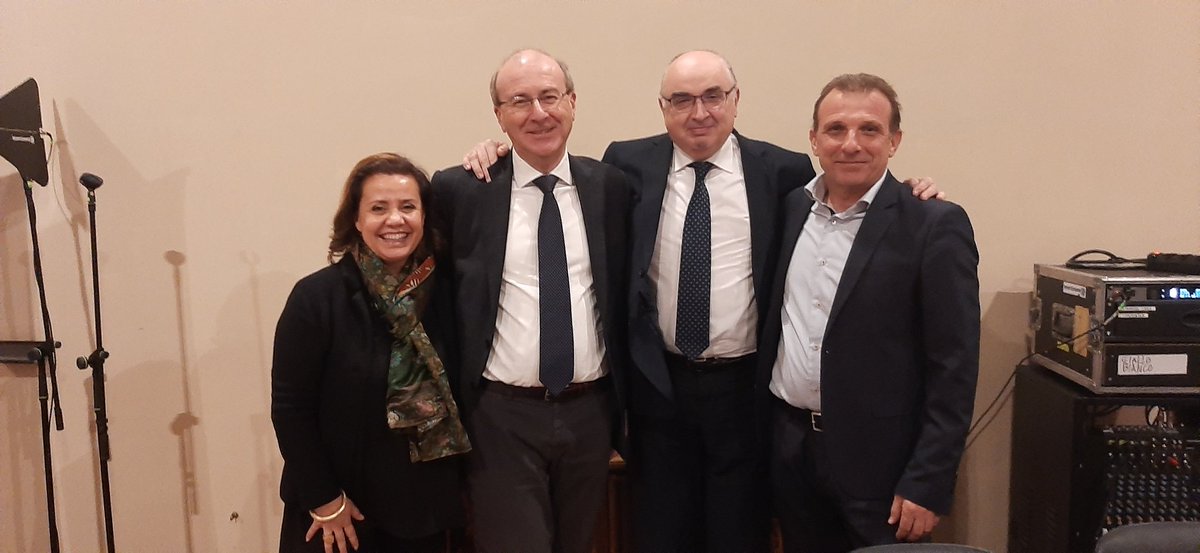 Il presidente uscente #robertocrosara, dopo 10 anni di mandato, cede il testimone. Il nuovo presidente eletto con acclamazione di #confcooperativeferrara è #michelemangolini presidente della cooperativa #casamesola