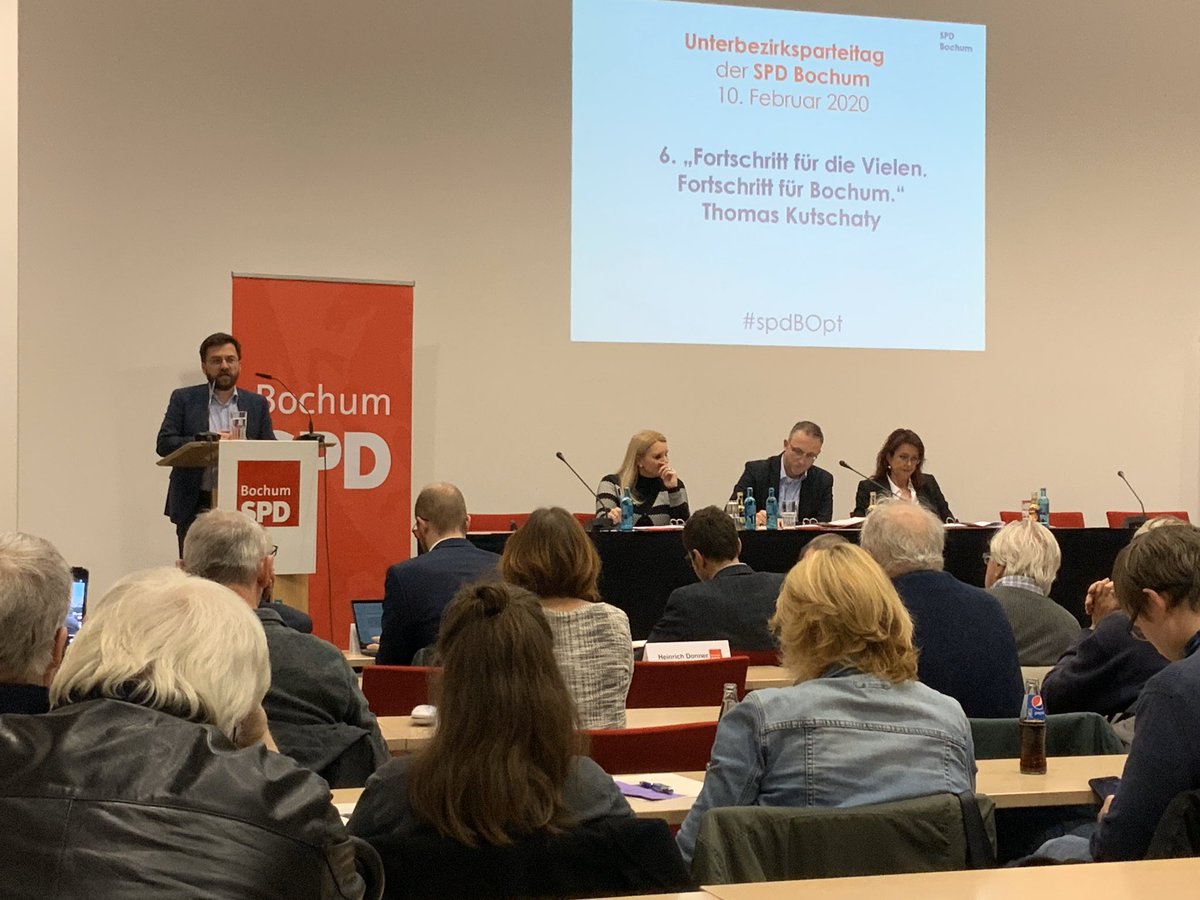 „Die Gefahr geht nicht von <a href="/bodoramelow/">Bodo Ramelow</a> aus. Der Feind steht rechts in unserem Land“, so @thomaskutschaty von der <a href="/spd_fraktion_nw/">SPD-Fraktion im Landtag NRW</a> auf dem Parteitag der <a href="/SPDBochum1/">SPD Bochum</a> gerade. #spdBOpt