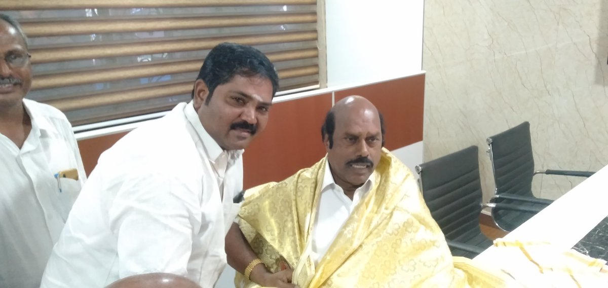 KARTHIK48911750's tweet image. இன்று அண்ணா அறிவாலயத்தில் திருவண்ணாமலை மாவட்ட செயலாளர் அண்ணன். #எ.#வ‌.#வேலு, அவர்களை மாதனூர் ஒன்றிய கழக செயலாளர் அண்ணன் அகரம்சேரி #ப.#ச.#சுரேஷ்குமார் அவர்கள்
வேலூர் மேற்கு மாவட்ட பொறுப்பாளர் அண்ணன் க.தேவராஜி அவர்களுடன் சந்தித்த மகிழ்ச்சியான தருணம்....@mkstalin @DMKITwing @DMK4TN