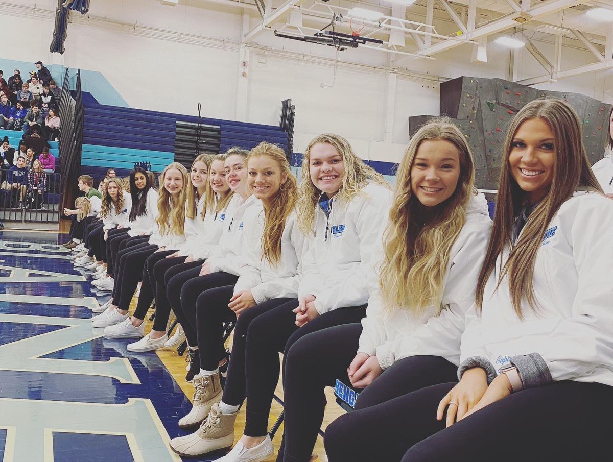 Started off State Week with an awesome send-off pep fest from <a href="/BlaineHS/">Blaine High School</a> So great to have the support of BHS students and staff. Also - shout out to <a href="/blainecheer/">Blaine Cheerleading</a> for a great performance today! 
*
Let’s have a great last week of practice, BDT 💙 
*
#riseasone