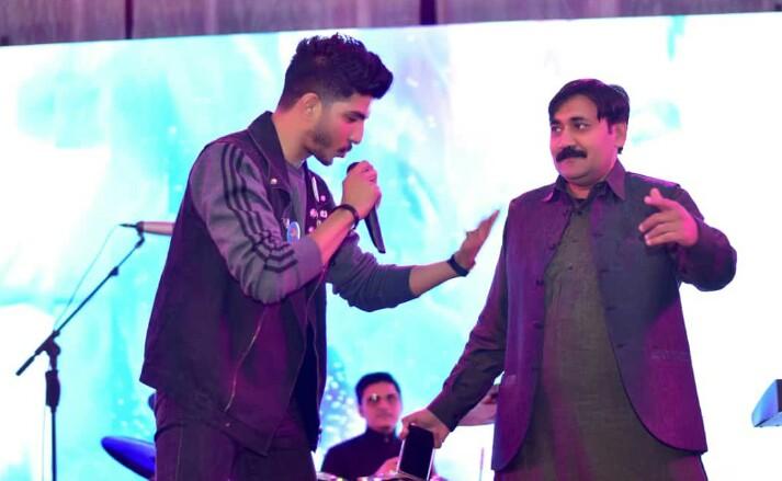 MSCreationspk's tweet photo. Some Random Clicks.😊
#Musical_Night
#Nabeel_Shoukat
#Mohsin_abbas_Haider
#jia_Rao
University of Lahore Sargodha Campus.
@Drzulifqar91 https://t.co/5XCGHXKPlC
