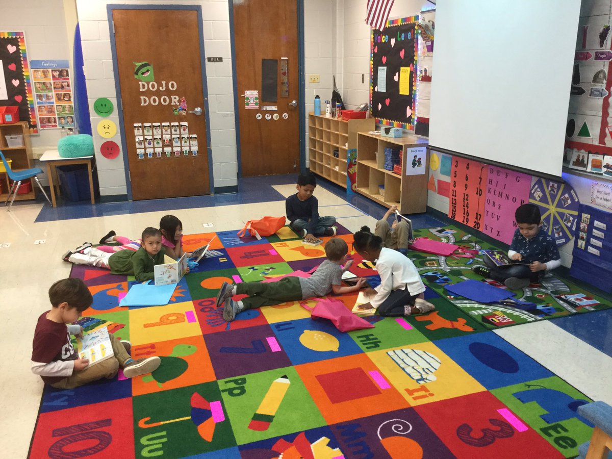 MrsHarness's tweet photo. Pre-K loves reading their library books. @NISDOHT #OHThoot4themoon https://t.co/ljiUvbhl58
