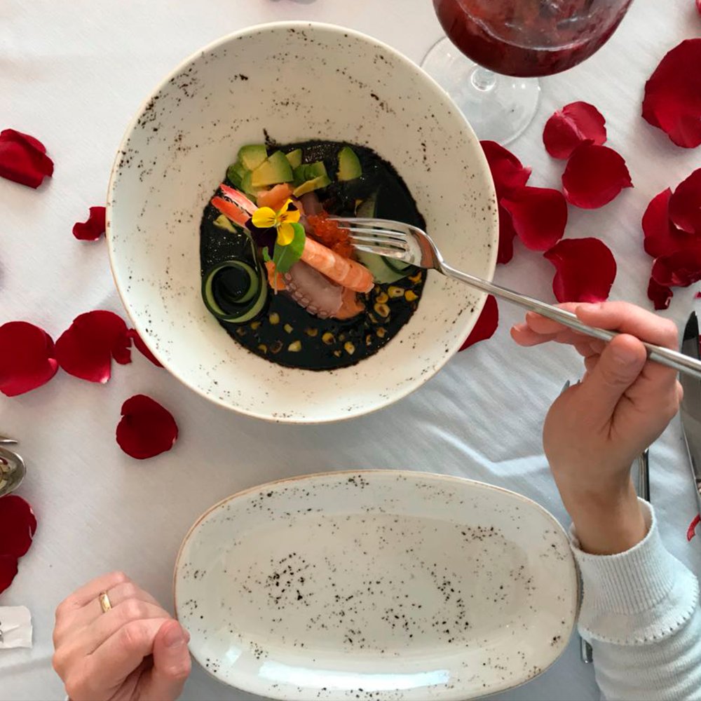 takumbjx's tweet photo. ¡La semana más romántica llegó a Takum! 💞 Te esperamos el día de San Valentín para disfrutar de una velada inolvidable. 🍷 

📞 Reserva al 477 765 0757 ó escríbenos por messenger https://t.co/V3j4iSYgsh
