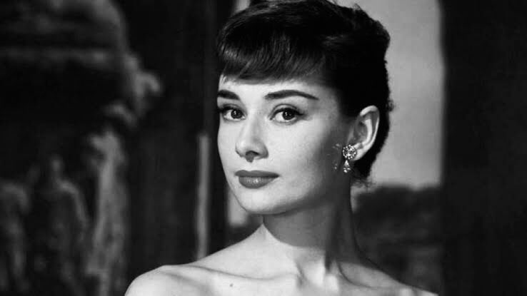 одри хепберн брови. одри хепберн. одри хепберн в молодости. одри хепберн фото. одри хепберн молодая.