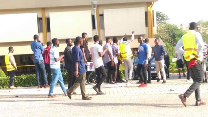 KSA_KNUST's tweet photo. Countdown to #KNUST Elections, on our #VoteSmartKNUST Diaries,

Most "Campus Media" use their outlet to campaign vigorously for certain aspirants/candidates in an election ..

Like= Disagree , 
Retweet= Agree 
Hashtag #VoteSmartKNUST https://t.co/gTDON9TZ6P
