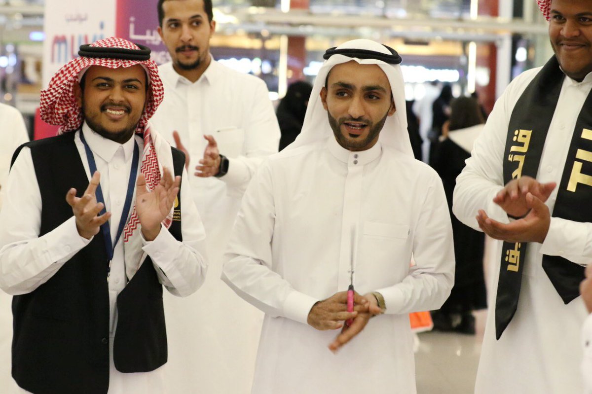 GhdVolunteers's tweet photo. صور من مبادرة "#كن_ودوداً" والتي أقيمت في جوري مول بالتعاون مع فريق @Bonyan2019 و فريق @A_Dose_of_Hope وبحضور وكيل عمادة خدمة المجتمع والتنمية المستدامة الدكتور @Khalidjzh والتي تهدف الى التوعية بظاهرة التنمر المنتشرة في المجتمع وطرق الوقاية منها. https://t.co/WZyl9SKLy6