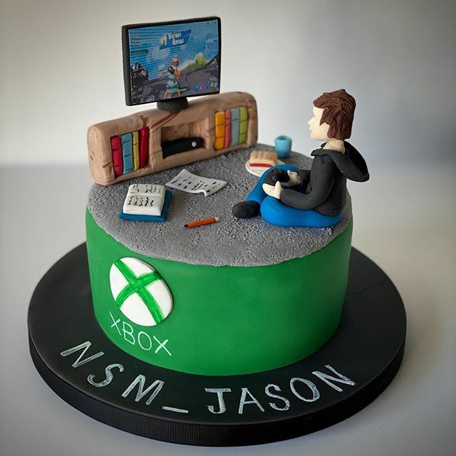 ManiaDelou's tweet photo. XBox...#cake #cakedecorating #maniadelou #jarbysweetmates #chocolatecake #xbox #xboxcake https://t.co/GwAbbImp5M