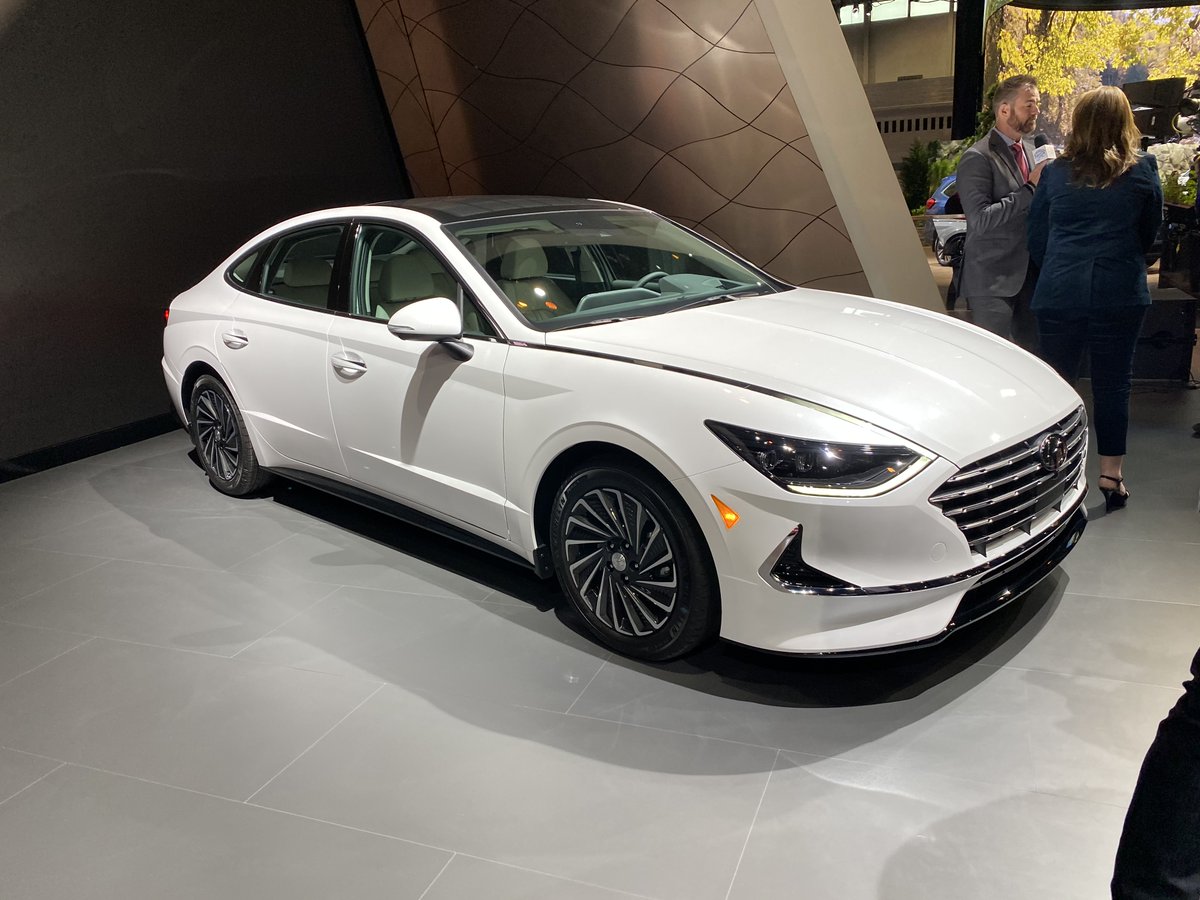 LotProCars's tweet image. Check out the new Hyundai Sonata Hybrid, which offers up to 54 mpg highway. #CAS2020 #Sonata #SonataHybrid #Hyundai