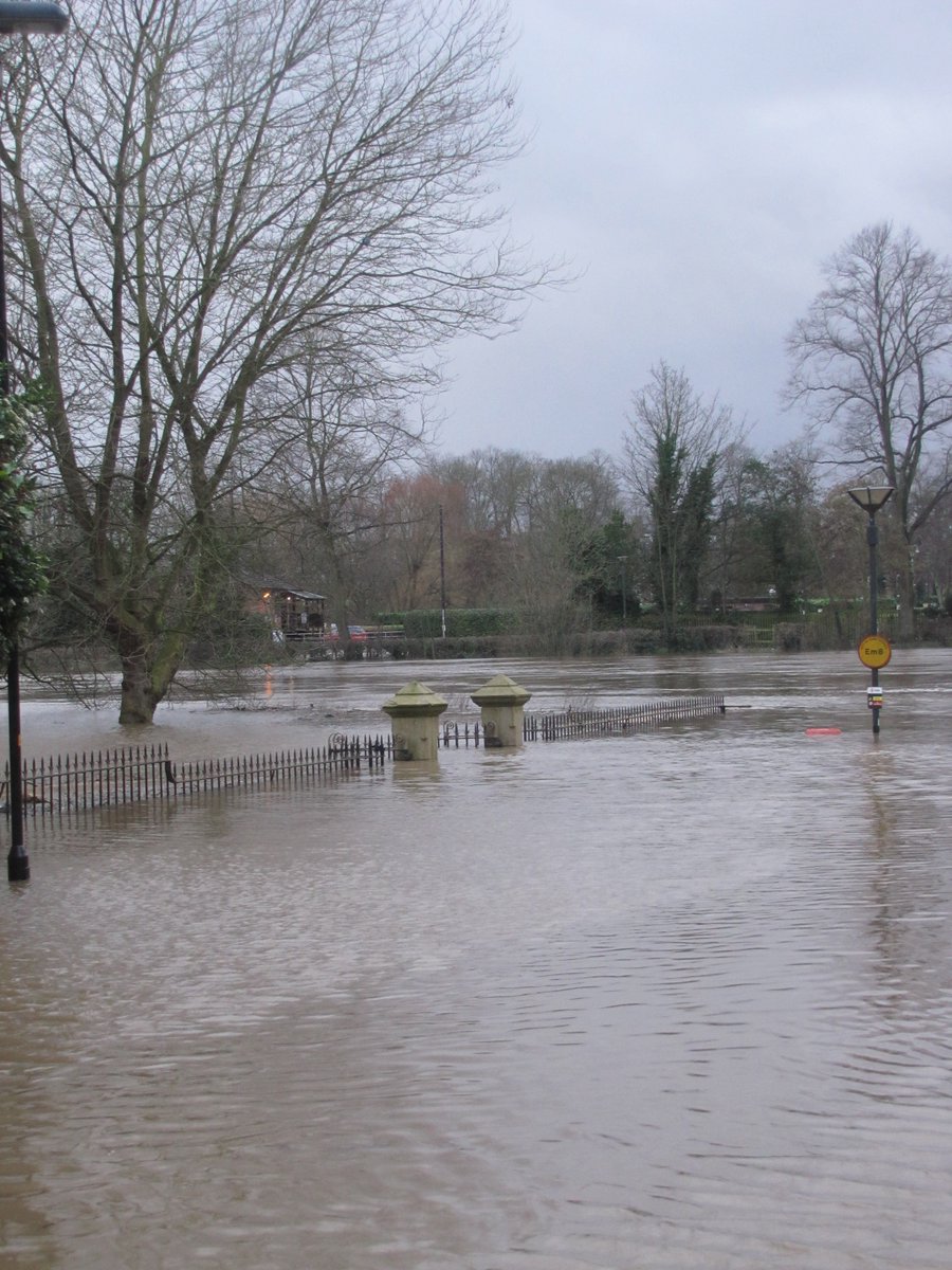 greenbeltsal's tweet photo. #BlueBridge
What would the #flooding really be like without all the #AlleviationSchemes up above #York
Thousands of acres #FloodedFarmland
@CityofYork @EnvAgency @EnvAgencyYNE https://t.co/h4sjK1WEW9