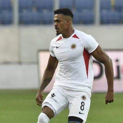 Bir kaç hafta önce ırkçılığa hayır diye paylaşımlar yapan Trabzonspor, bakalım aynı hassasiyeti şimdi gösterebilecek mi..

#SeninleyizBaiano
#yaadaletyakiyamet