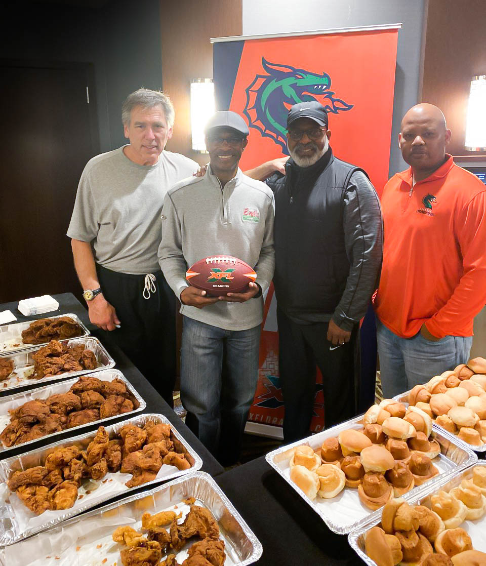 Ezells_Chicken's tweet photo. We had a Good time feeding the Seattle Dragons. Our XFL Football home opener is this weekend! Wishing the team #GoodLuck with a great season. 🏈🤞🏼
#SeattleDragons #BreathingFire #XFL #EzellsIsGood #DoGood #FamouslyGood #ForTheLoveOfChicken https://t.co/IIHAsLncsm
