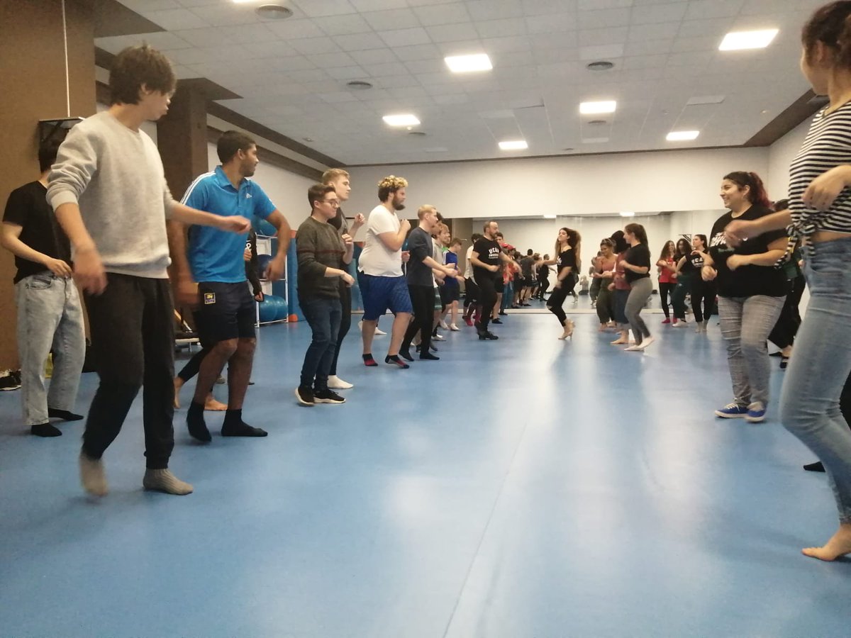 Project_ESLP's tweet photo. Nuestros líderes @UCAM_Danza @Project_ESLP desarrolaron con éxito una sesión de bailes latinos para los alumnos de @UCAM_CAFD en inglés...¡¡¡gracias por vuestra participación!!!! https://t.co/pMo6sGR8r6