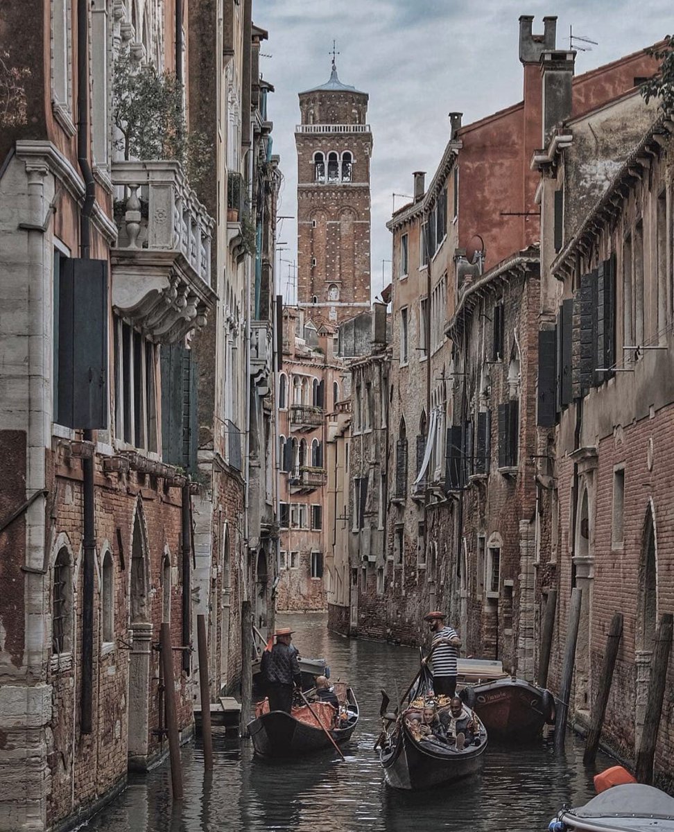 Venice
via picpublic #italy #italia #italian #iloveallthingsitalian #italianplaces #italianlover #italianfashion #canal #canallife