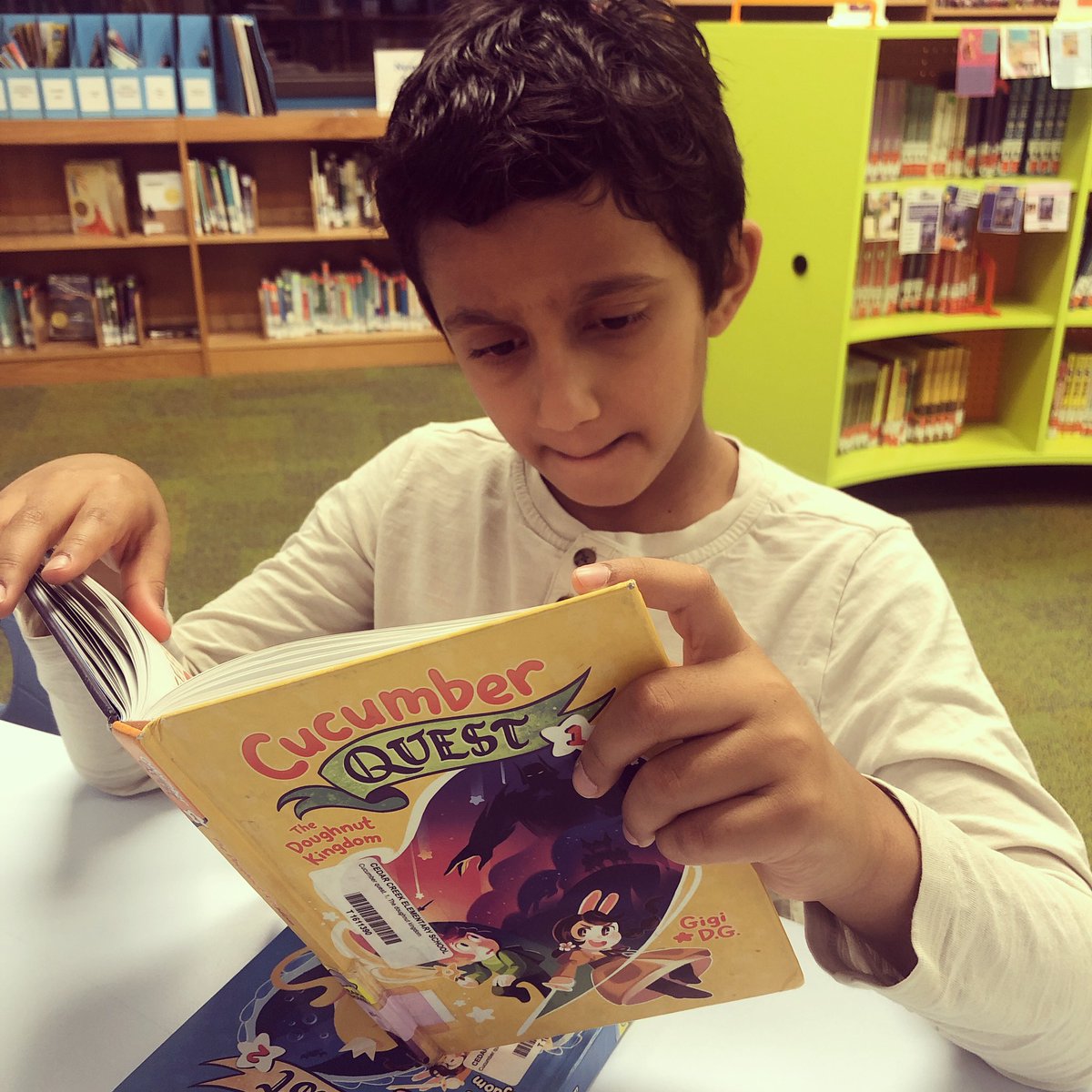 EISDCommEd's tweet image. Rainy days are good for reading! #EanesISD