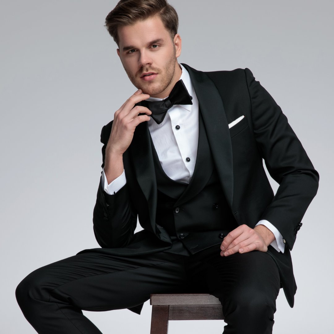 CraftFitted's tweet photo. If you are preparing a wedding, you cannot put aside an impeccable groom attire 🤵🏻. #CFACircle #MadeToMeasure #Groom #Wedding #luxurycloth #menstyle #customsuits #tailoredsuit #menwithstyle #customshirts #menswear #shirts #trousers #clothing #trajeshombre #tuxedo #suits #coats https://t.co/knBvlgIdJ8