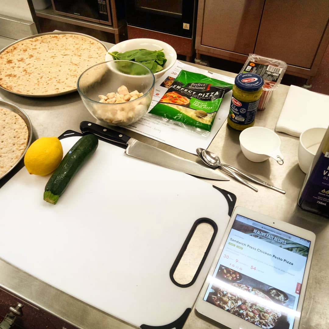 NMNTEatWell's tweet image. Getting ready for the start of our #smarteatingweek event at @uni_newcastle 🍏 Today we are testing out @ubereats VS home cooking and seeing which is faster, cheaper and tastier - stay tuned for the challenge at 11am!