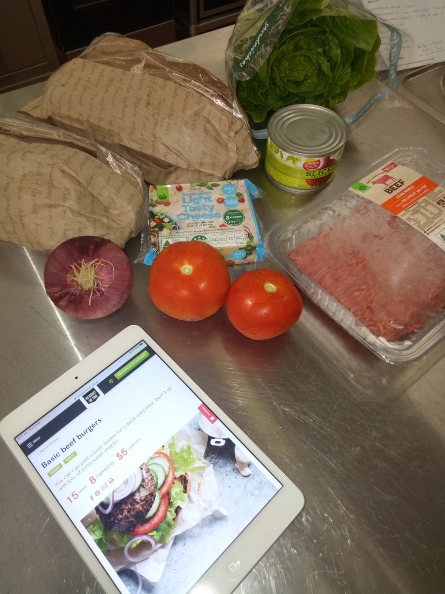 NMNTEatWell's tweet image. Getting ready for the start of our #smarteatingweek event at @uni_newcastle 🍏 Today we are testing out @ubereats VS home cooking and seeing which is faster, cheaper and tastier - stay tuned for the challenge at 11am!