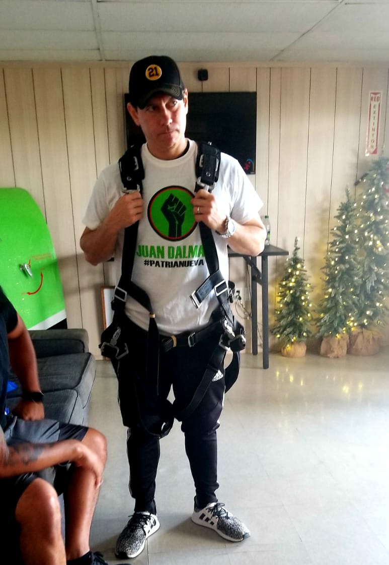 juandalmauPR's tweet photo. ¡Esto no pinta nada bien! 🤨 ¡@Raymondyamigos y @raymondarrieta son una amenaza pública! 😅 https://t.co/jleRFS7iFu