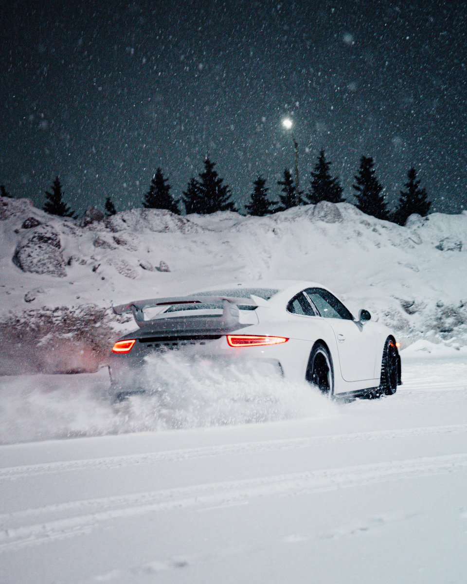 Say_Rez's tweet photo. We’ve only completed 10% of 2020 and I’ve had one of my most favourite shoots of my life. Ladies and gentlemen, the Porsche 911 GT3 in all its snowy glory ❄️ #Porsche #GT3 #PorscheClub https://t.co/Ux0KOZJN6s