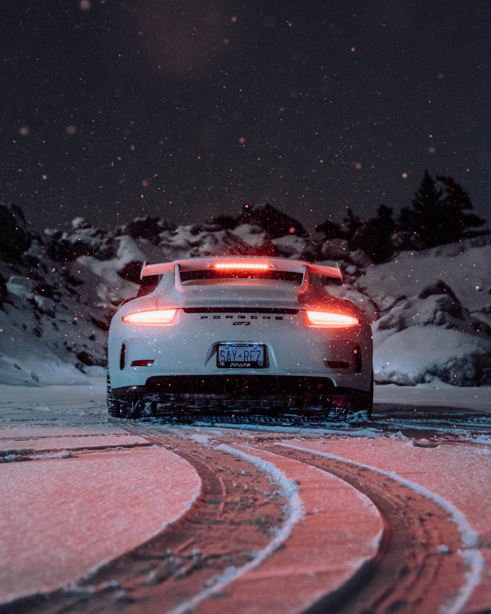 Say_Rez's tweet photo. We’ve only completed 10% of 2020 and I’ve had one of my most favourite shoots of my life. Ladies and gentlemen, the Porsche 911 GT3 in all its snowy glory ❄️ #Porsche #GT3 #PorscheClub https://t.co/Ux0KOZJN6s