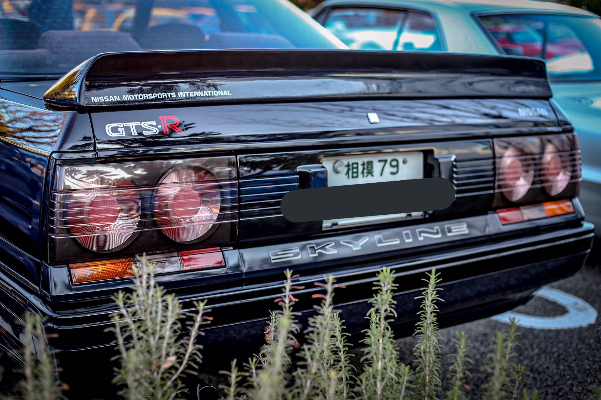 19bmw5i 1987 日産スカイライン 2ドアスポーツクーペ Gts R R31 800台限定のグループaホモロゲーションモデル ボディカラーはブルーブラックのみで 通常モデルと同じ意匠のホイールキャップ F31レパードと共通 を装備していました T Co