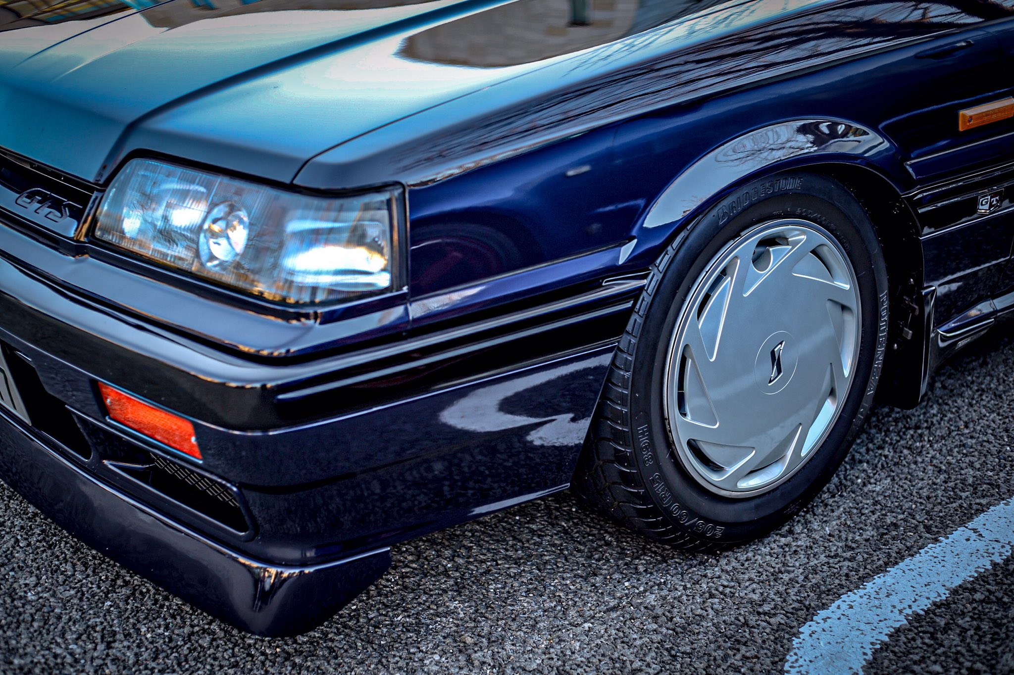 19bmw5i 1987 日産スカイライン 2ドアスポーツクーペ Gts R R31 800台限定のグループaホモロゲーションモデル ボディカラーはブルーブラックのみで 通常モデルと同じ意匠のホイールキャップ F31レパードと共通 を装備していまし