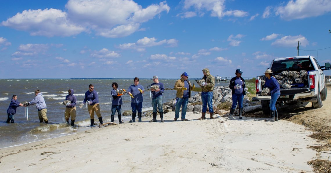 TheCorpsNetwork's tweet image. Thank you #21CSC Champion Kim Wren. We appreciate your work to support the growth of GulfCorps &amp;amp; educate our next generation of coastal stewards @NOAA @NOAAHabitat @ApalachNERR #CorpsWork