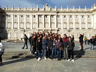 Nuestros alumnos de 2º bachillerato del <a href="/iesperidis/">IES Arquitecto Perid</a> han realizado una visita al Senado y una ruta por los vestigios  del Madrid del 2 de mayo de 1808 <a href="/Senadoesp/">Senado de España</a>