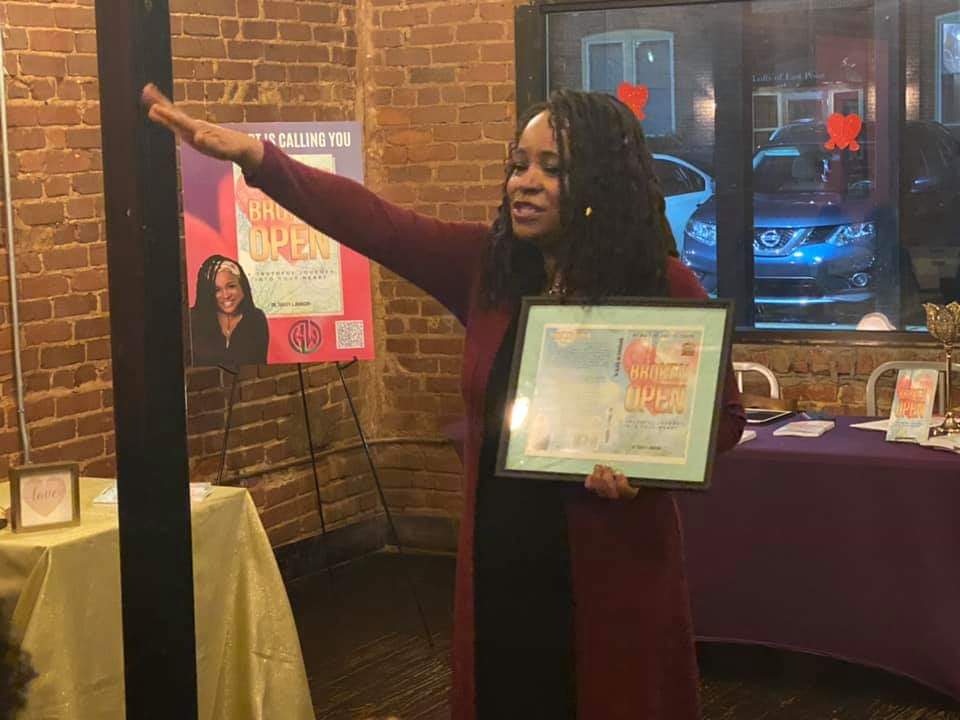 OpenHeartWrld's tweet photo. Best selling author! And so it is!
#OpenHeartWrld #ATruthfulJourney #TakeBackYourPower #PwoerOfLove #CreativePower #Heart #AllowLove  #BrokenOpen #yourheartiscallingyou #openyourheart https://t.co/MYDbNgVjlI