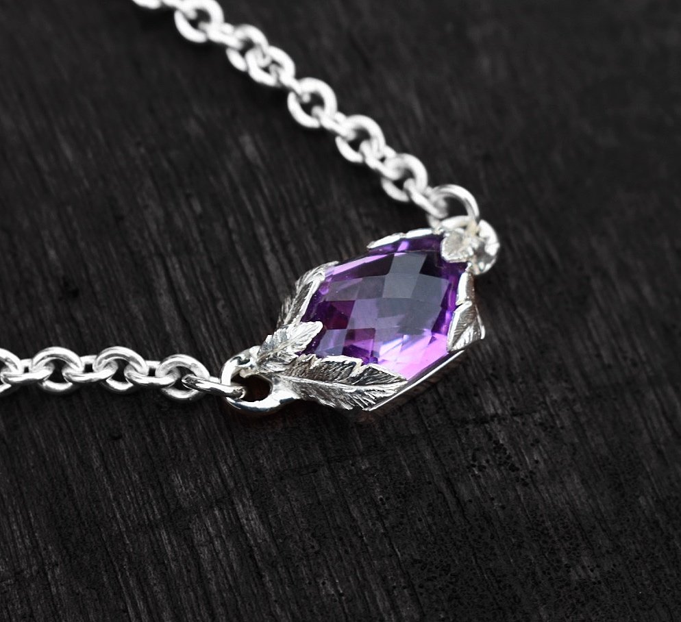 cameronandbreen's tweet photo. For my Nanny on her birthday ✨
.
.
.
#amethyst #necklace #lostwaxcasting #stonesetting https://t.co/Mqikj3y5Vs