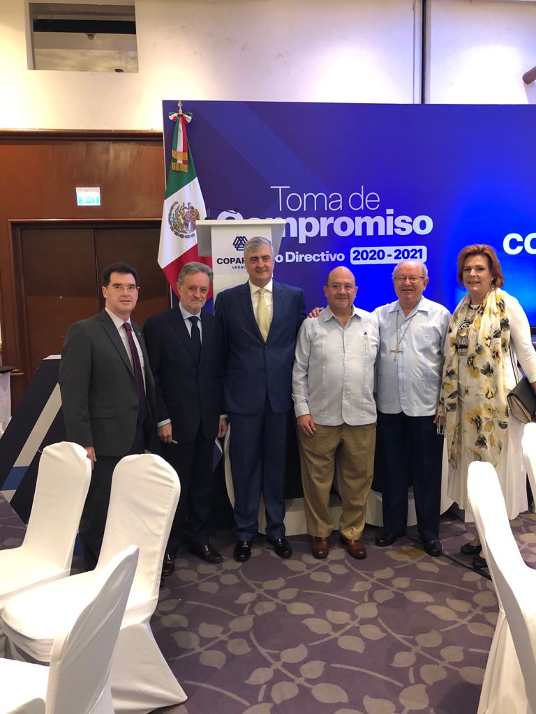 El dia 06 de Febrero del 2020 nuestro presidente de Coparmex Nuevo Laredo A.A Hector de la Miyar Garza se hizo presente en la ceremonia de toma de compromiso de Alberto Aja C. en el puerto de Veracruz.