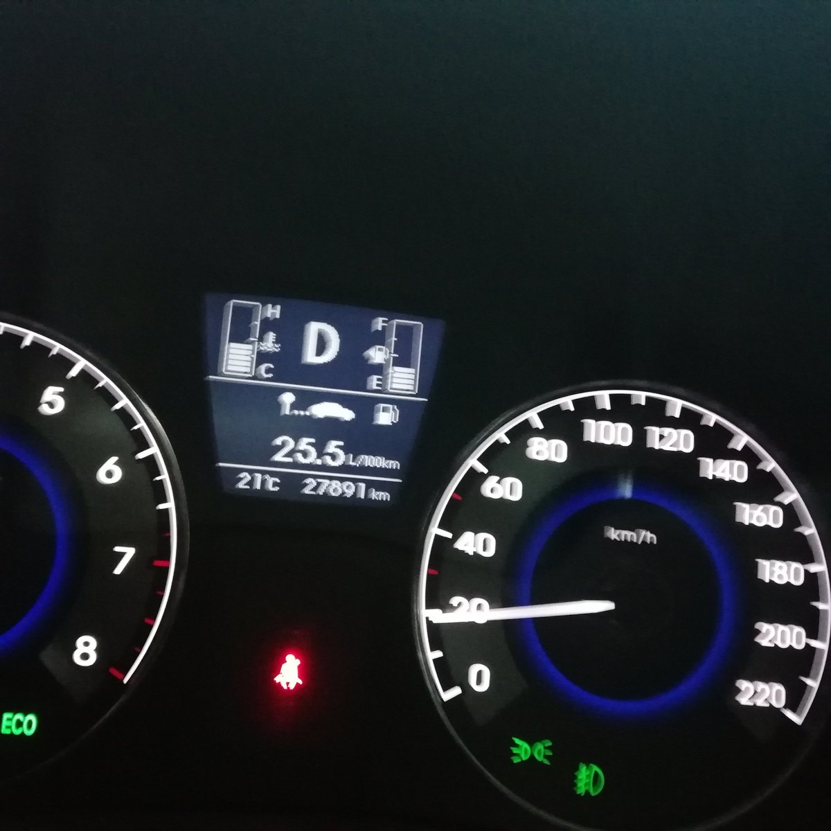 keshmitch's tweet photo. @ecrdrivetime a new car usually means happy cheer, but not when
Ur fuel consumption is 25.5L/100km, i really deserve a #totaltankup to get me thru the month. Fingers crossed 🤞 https://t.co/ixtxf8vLWH
