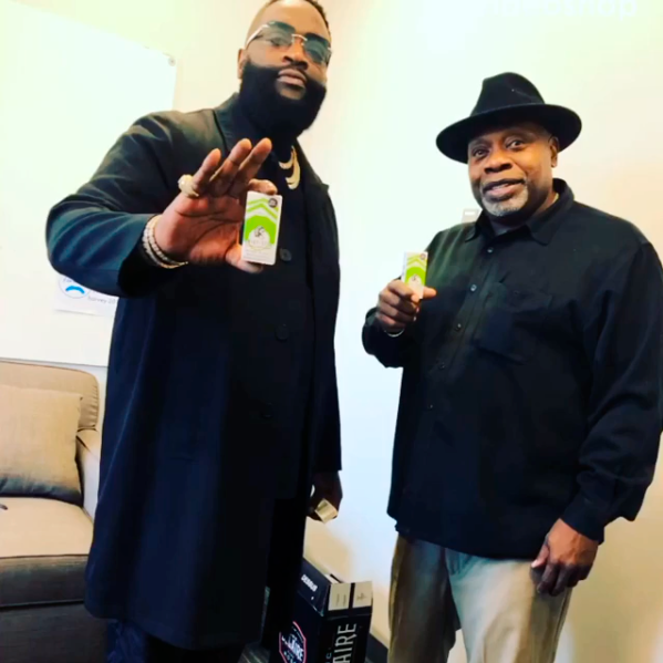 chiefstixhemp's tweet photo. It's dope to know we've got incredible people as the boss @richforever and @chickenmann500 with us! Keep chiefin, bros π
#chiefstix #zeronicotine #zerotobacco #zeroadditives #maybachpictures #maybachmusic #richforever #cbd #purecbd #pichadero #hemponly https://t.co/1ekn4TKAsi