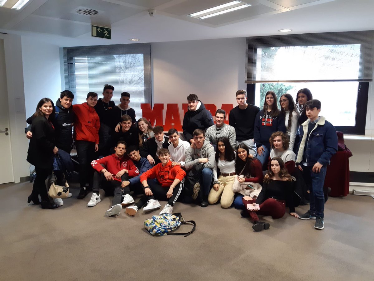 Alumnos de 1º de Bachillerato del <a href="/iesperidis/">IES Arquitecto Perid</a>  de Ciencias Sociales y Humanidades han visitado la sede del periódico <a href="/elmundoes/">EL MUNDO</a> y <a href="/marca/">MARCA</a> con la asignatura de economía.