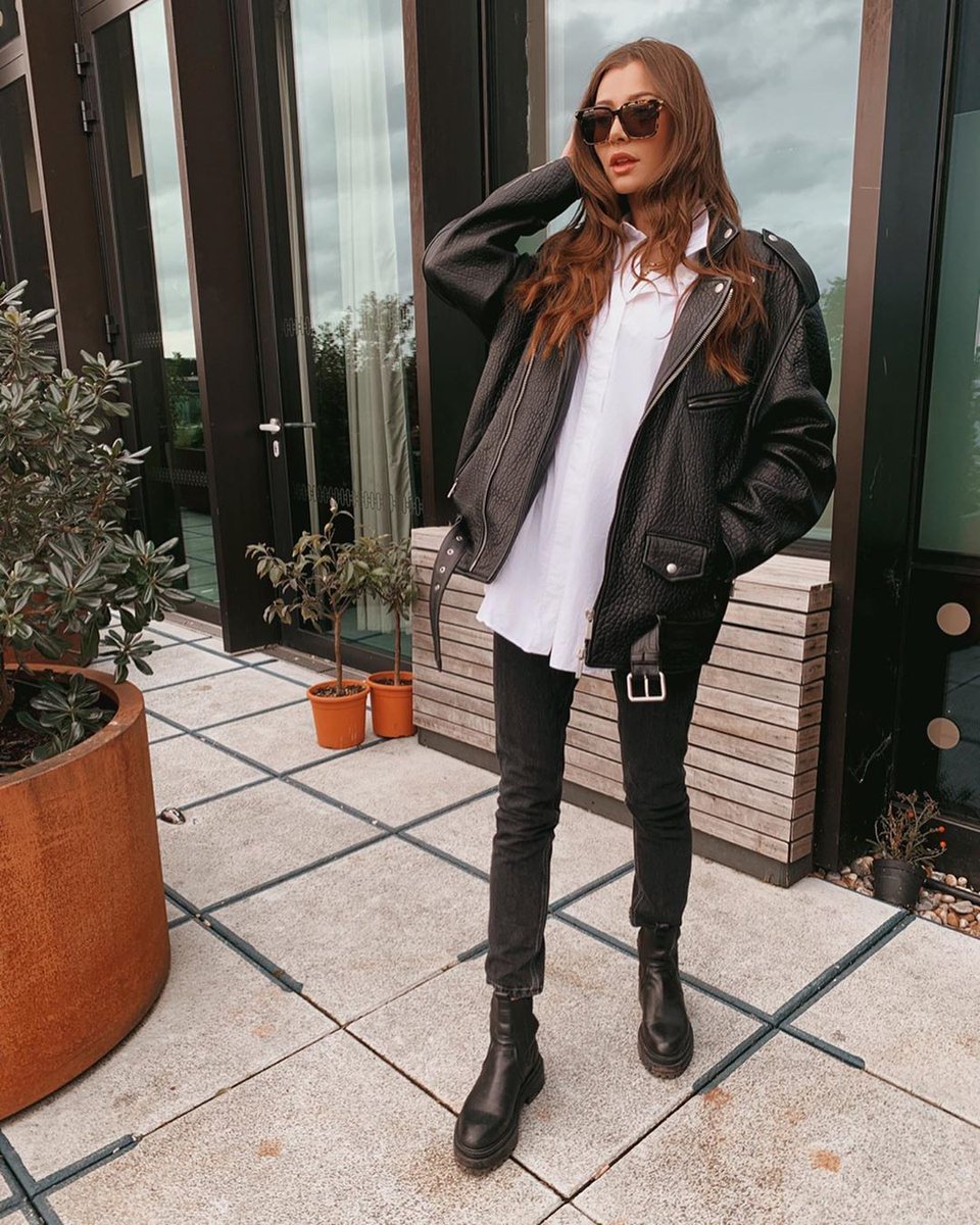 EleanorRealC's tweet photo. Leather weather▪️ https://t.co/S2WqEEVDjJ