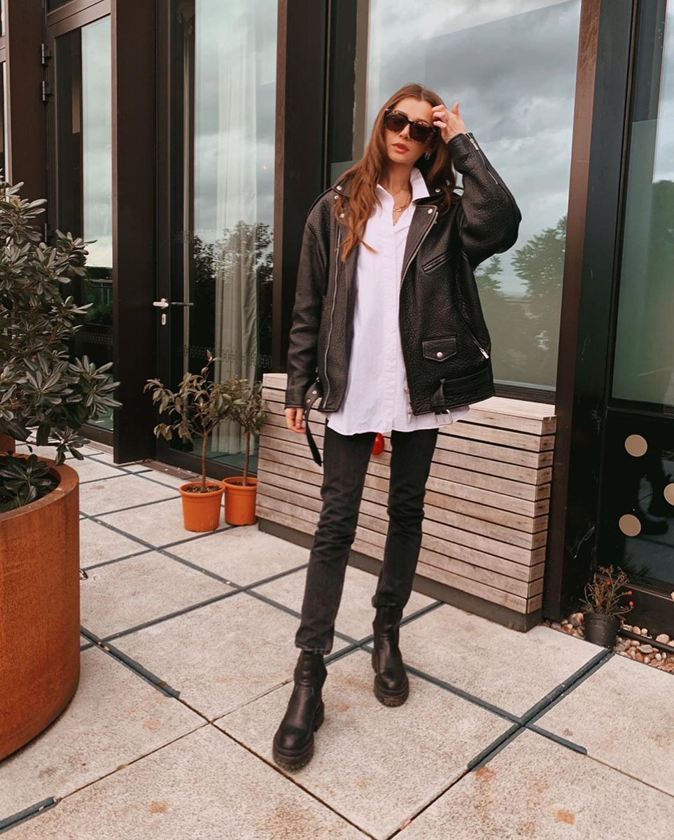 EleanorRealC's tweet photo. Leather weather▪️ https://t.co/S2WqEEVDjJ
