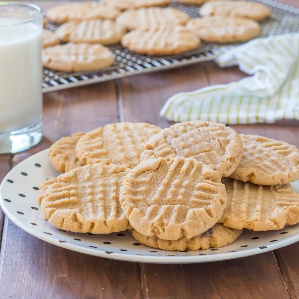 FlippinDelish's tweet photo. NEW #glutenfree Peanut Butter Cookie Recipe (making peanut butter cookies like these with my mom is one of my favorite childhood memories). I joined the #GoodCookie blogger event to raise money for Childhood Cancer w/ @Cookies4Kids .
Get the recipe: https://t.co/PZ07A9kBA6 https://t.co/JFuoxoMfUF