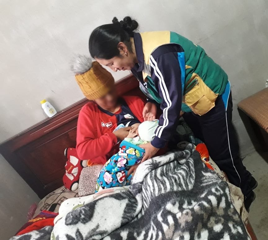 DPS_LosRios's tweet photo. El #MédicoDelBarrio promueve la  #LactanciaMaterna como alimento insustituible para el bebé, también brinda atención integral a pacientes vulnerables de sectores Guanujo, Vinchoa, Cachisagua y San Luis de Pambil #Bolívar, garantizando su bienestar y cuidado.
#MSPdeTodosyParaTodos https://t.co/kGq6axu8Nf