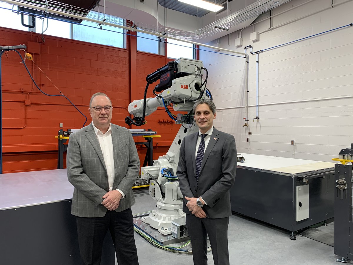 Discussion with @rayhoemsen about increasing existing relations between @RRC &🇫🇷 and the use of French #innovative equipment @TechniModulEng
for #training. More students exposed to international innovation is a goal.@CampusFrance @MinEichler @JEGhia @francetoronto @kareen_rispal