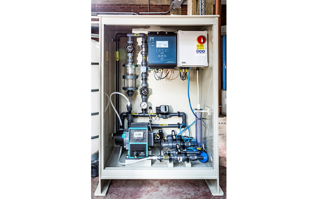 EmpoweringPumps's tweet photo. “They made three #pumpheads for me with PU tubes and I have to report they all lasted really well. We’re using the pumpheads on two Qdos #pumps," says Mr. Burrows about @WMFTG_news Qdos pumphead for #polymer dosing. https://t.co/RNevfCbVGw #PumpTalk https://t.co/dsGojDRjUy