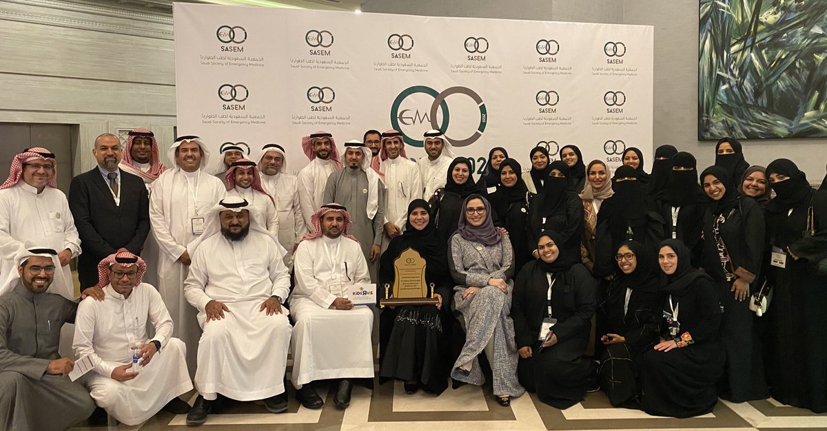 roaa_jamjoom's tweet image. اجتماع شعبة طوارئ الاطفال بالجمعية السعودية لطب الطوارئ. لي الشرف بالعمل مع هذه المجموعة الرائعة.لا حدود للطموح، الحماس و الأفكار الإبداعية لهذه المجموعة المتميزة 💪🏼🧠🚨👶🏻 @PemSasem @SaudiEmergency  #SASEM2020