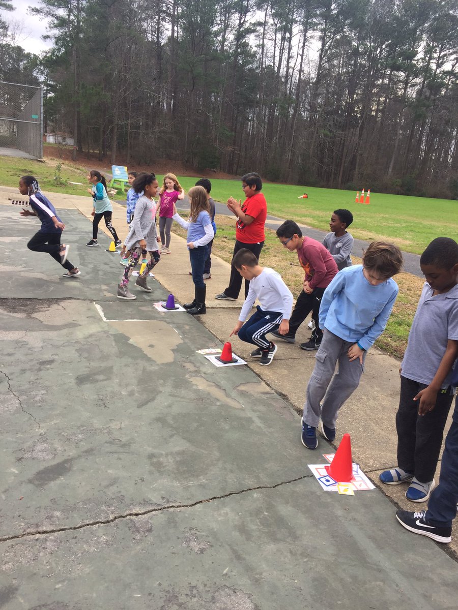 BlairFit4Life's tweet photo. 12 Hoops of Fitness and Fruit and Vegetable Luv Relay today! Great job Cougars!! @SCESROARS @OPENPhysEd https://t.co/v5qoXuMn6i