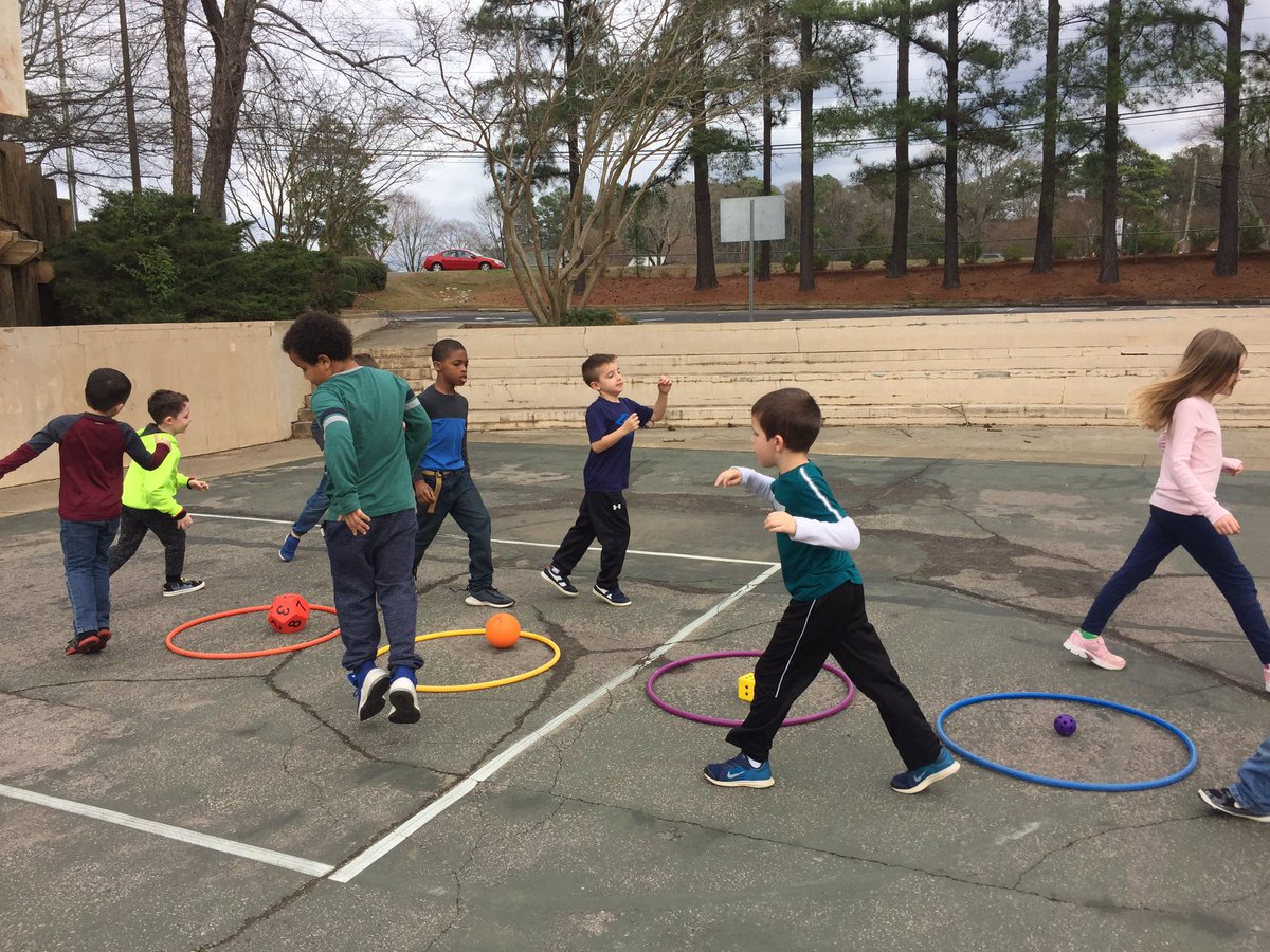 BlairFit4Life's tweet photo. 12 Hoops of Fitness and Fruit and Vegetable Luv Relay today! Great job Cougars!! @SCESROARS @OPENPhysEd https://t.co/v5qoXuMn6i