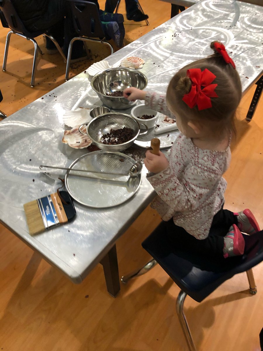 andersonlibrary's tweet photo. Messy Mess makes Monday’s the best at APL! #INLibrarySnapshotDay #LibraryStatehouseDay. https://t.co/BCp4uKswOK