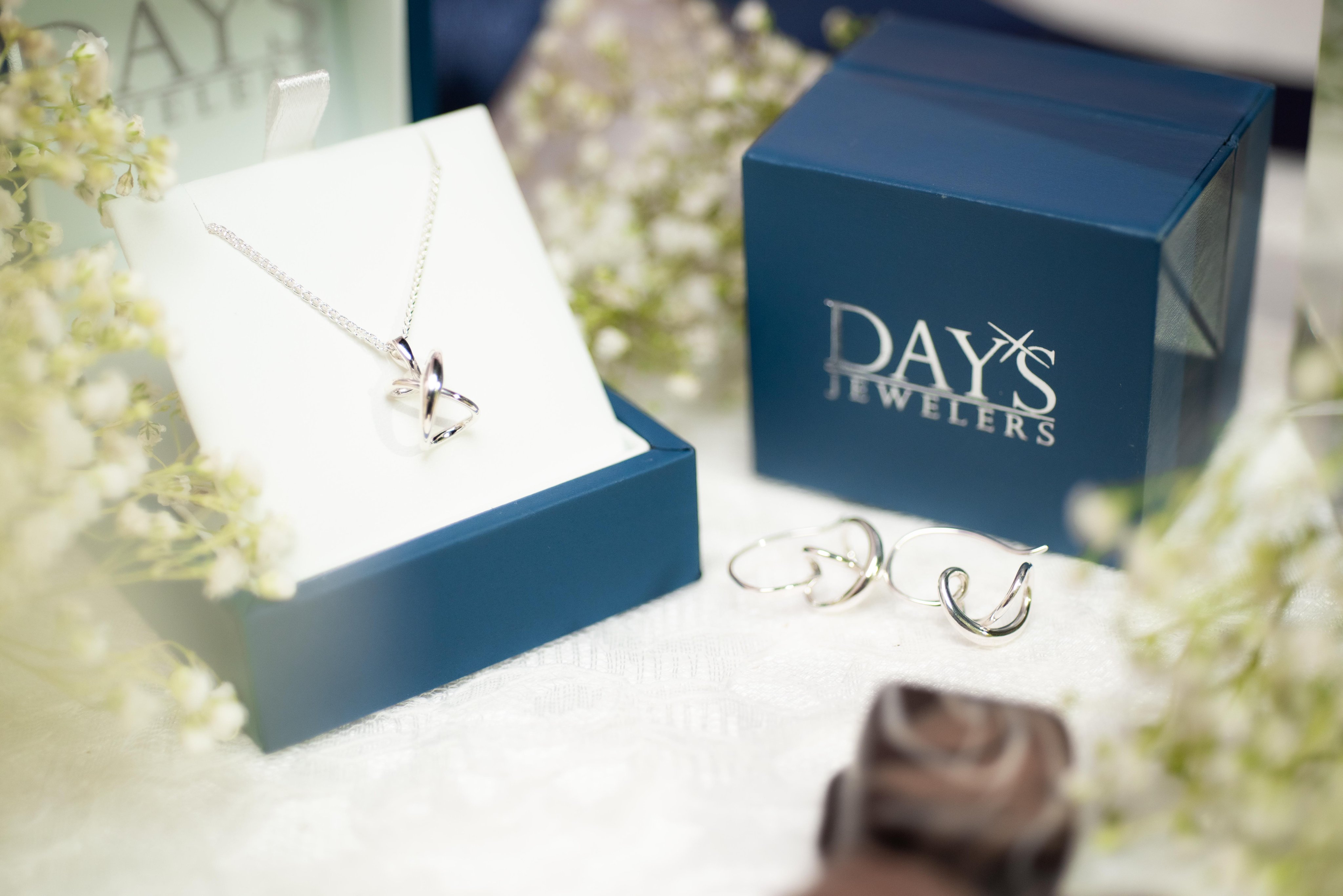 Day's jewelers shop near me