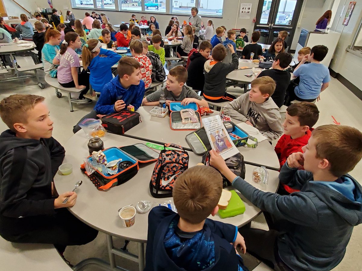 WESpolarbears's tweet image. GR4 and GR5 consider #MathMax ‘s challenge today - how many cups would he need?  @MathMax_andMrsB #TheLemonadeWar #TwoSchoolsOneBook #WESdriven2succeed #TeamNorthern