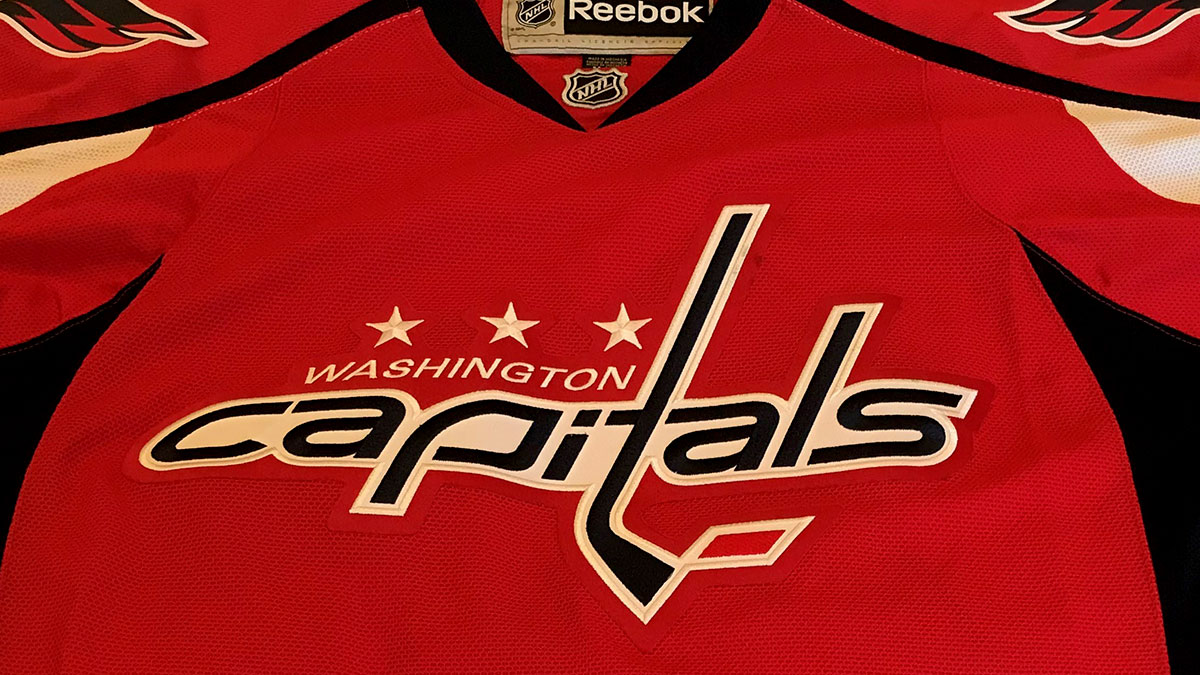 flamesicehockey's tweet photo. On Sunday when @cardiffdevils stop in, the Supporters Club are running a raffle in aid of Ronald McDonald House on behalf of former Flames player Tom Duggan. https://t.co/9lMoTnXUkT https://t.co/n6ubPoB3yh