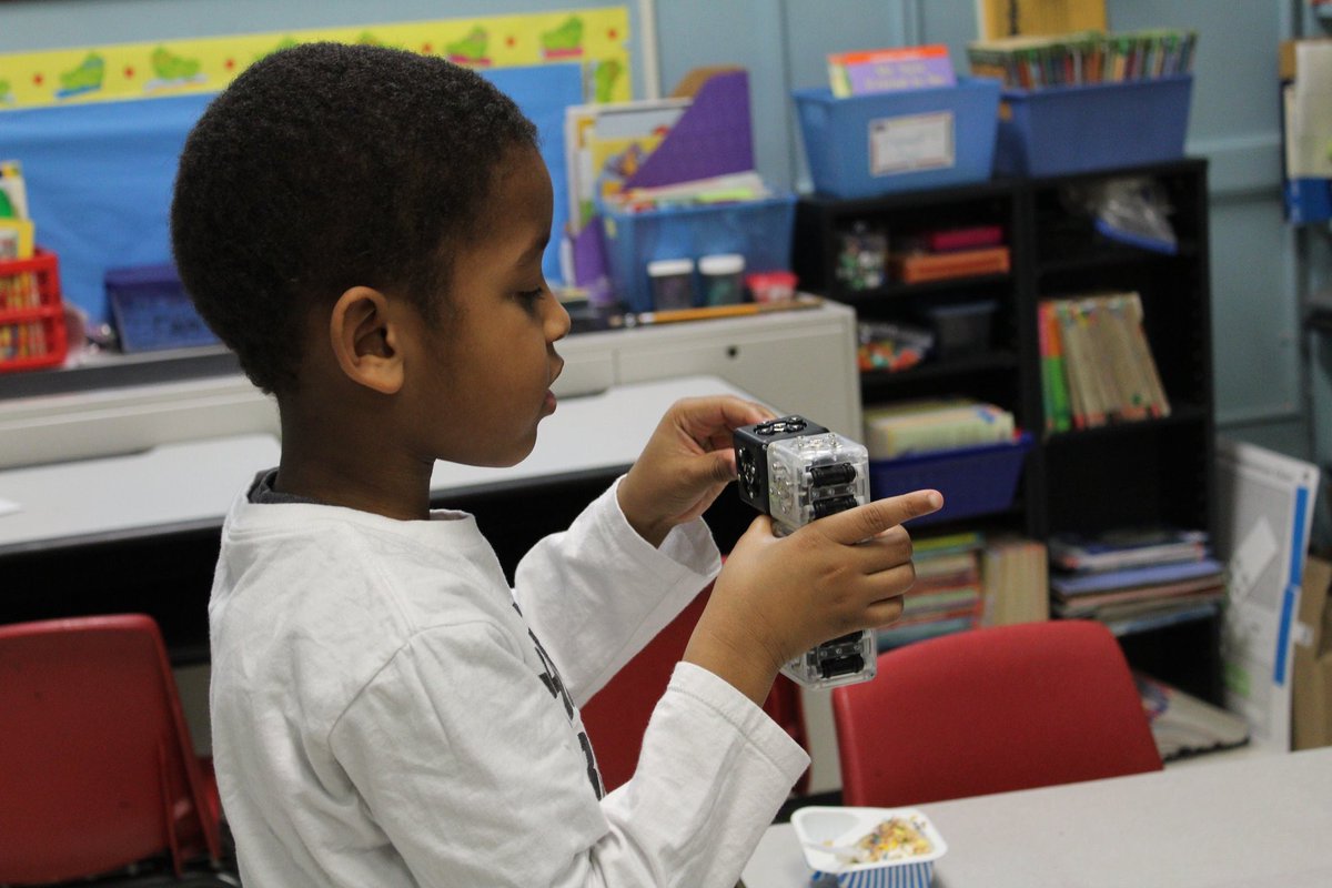 SummitSchoolsNJ's tweet image. Gabe was taking a "brain break" after completing his assignments, and was the first to test Jefferson's new Cubelets! They’re small, color-coded cubes that magnetically stick together to form a variety of simple modular robots. #gohilltoppers