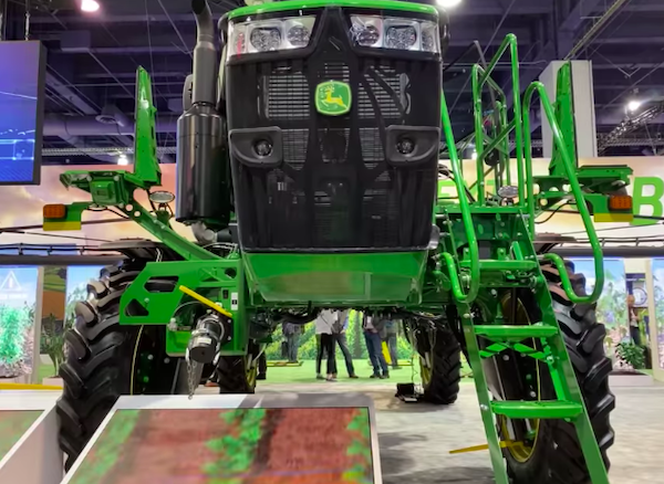 machinefinder's tweet photo. The @WorldAgExpo begins tomorrow, more than 1,500 exhibitors set to display across 2.6 million square feet of exhibit space. Stop by and meet the #JohnDeere team at their North Green Belt booth, located between “O” Street and “P” Street. https://t.co/auwsh8Aa6o #WAE20 #FarmShow https://t.co/xSGCnH82o7
