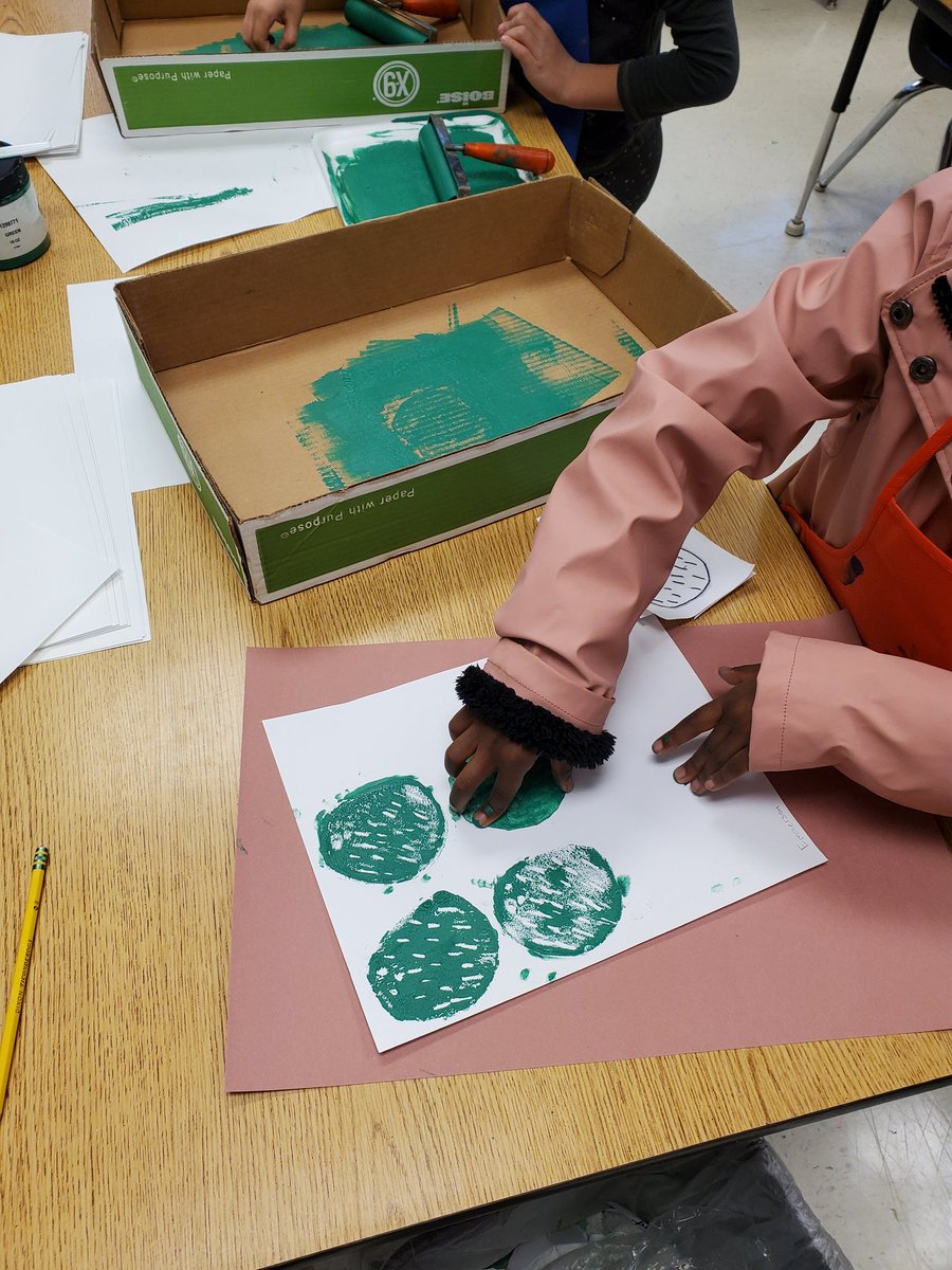 2s are styro-printing plants with textures! A little messier than planned but the results are making them 😍😍 printing! #kseart #cobbartrocks <a href="/KSpringsLions/">King Springs Lions</a>